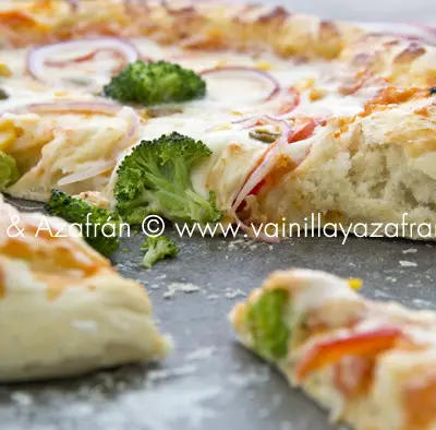 Pizza de queso y vegetales