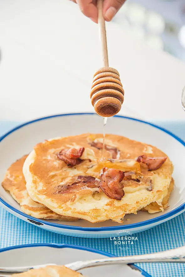Esponjosos Pancakes de Queso Ricotta y Tocineta (Bacon)