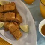 Nuggets de Pescado con Salsa de Chinola