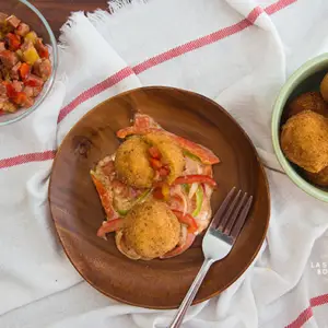 Deliciosas Croquetas de Mangú Dominicano con Salsa Cremosa/ Sagrario Matos